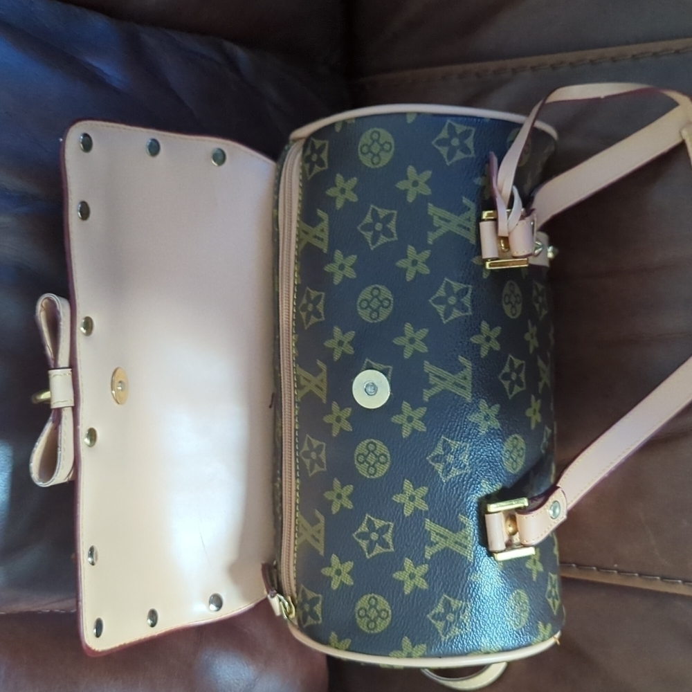 Shoulder Bag - Picture 9 of 13